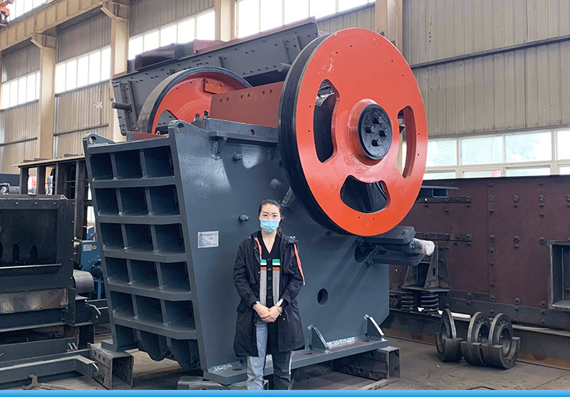 鄂式破碎機(jī)車(chē)間實(shí)拍