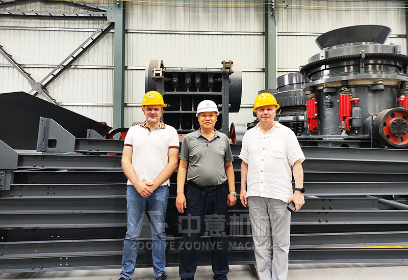 劉經理與國外客戶合影留念.jpg 劉經理與國外客戶合影留念